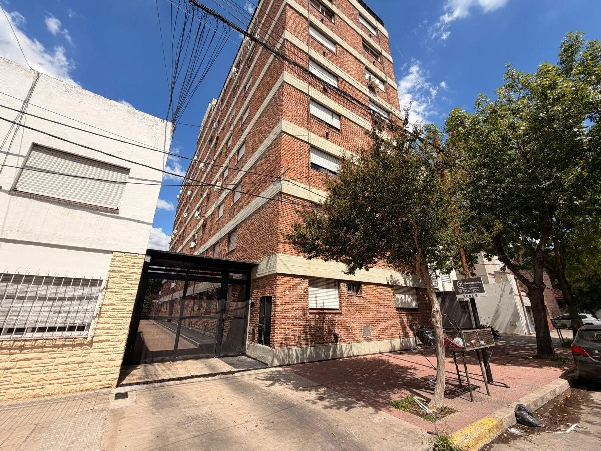 Apartamento de 3 dormitórios no contrafrente em La Plata