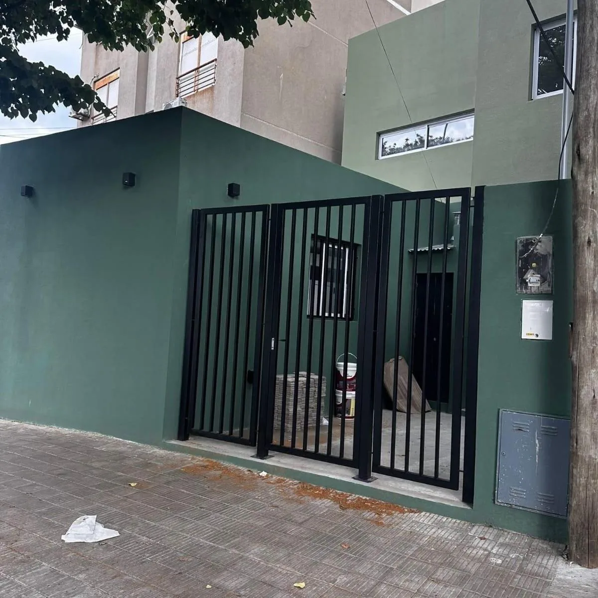 Casa de 2 plantas para residencia femenina en Berisso