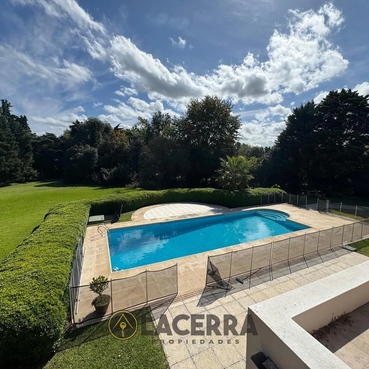 Quinta house with pool in Luján