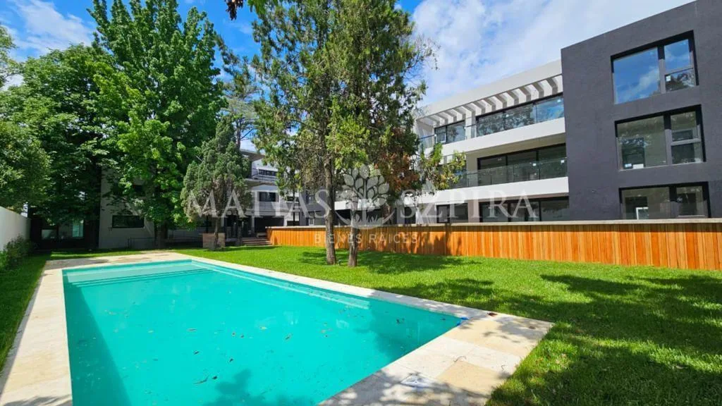 Apartamento de 4 ambientes térreo em Parque Leloir