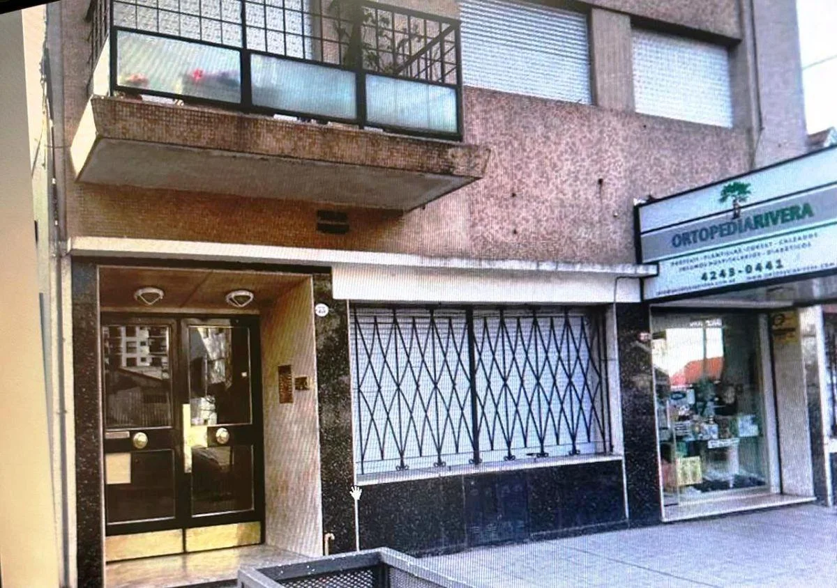 Four-room apartment with front-facing balcony in Lomas de Zamora