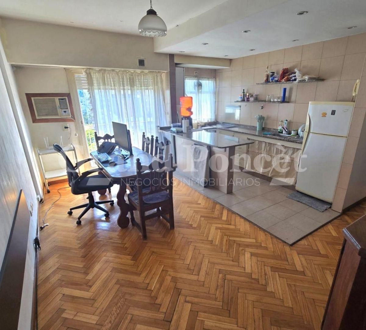 Departamento de 2 ambientes con balcón francés en Monserrat
