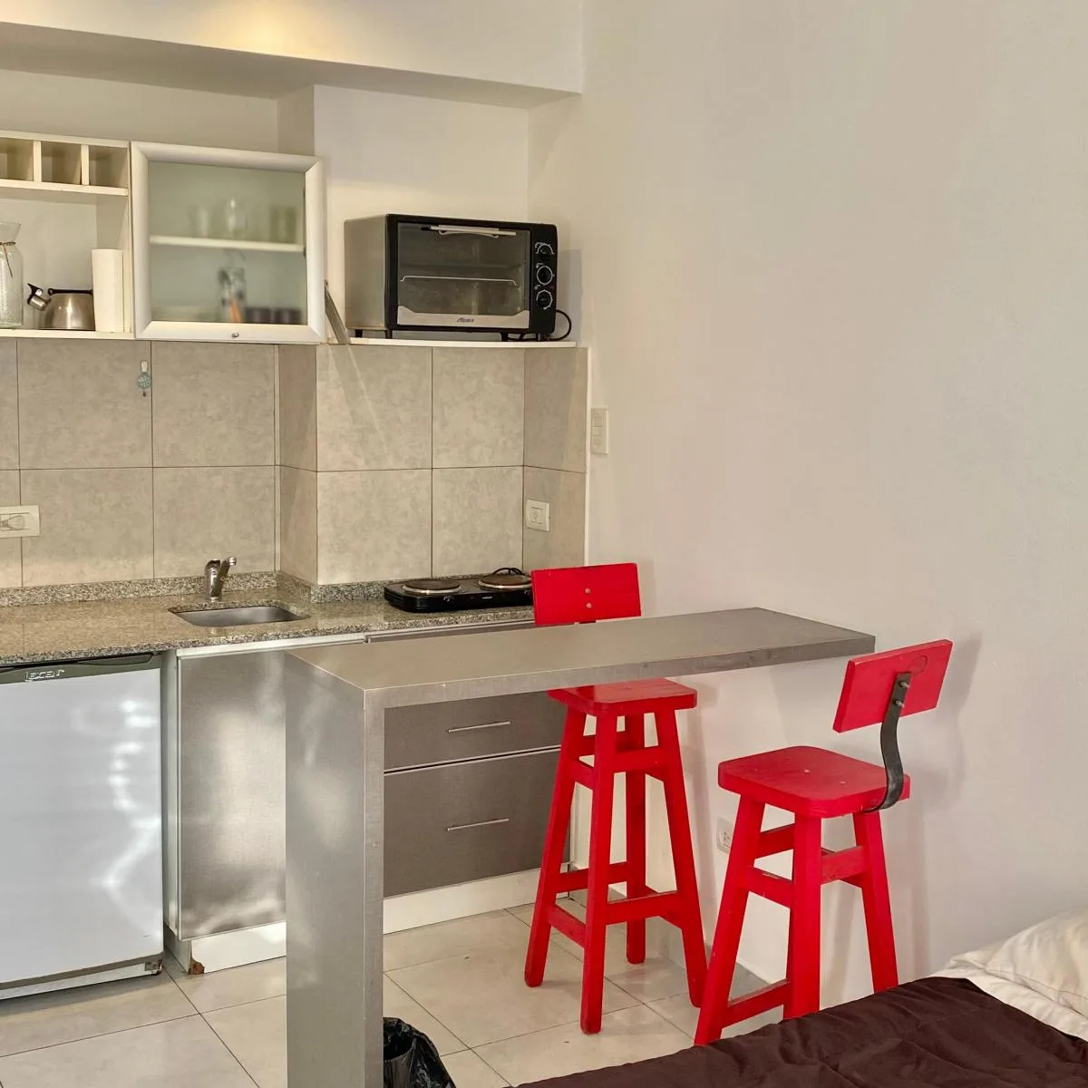 Estúdio mobiliado com terraço