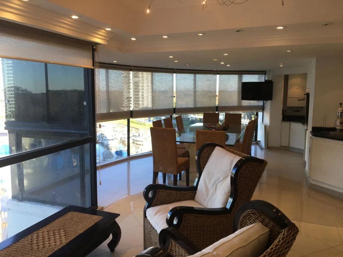 Three-bedroom apartment with marina views in Tigre