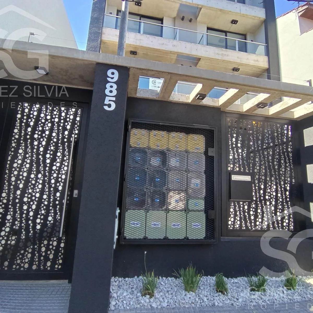 Apartamento de dois ambientes novo em Castelar