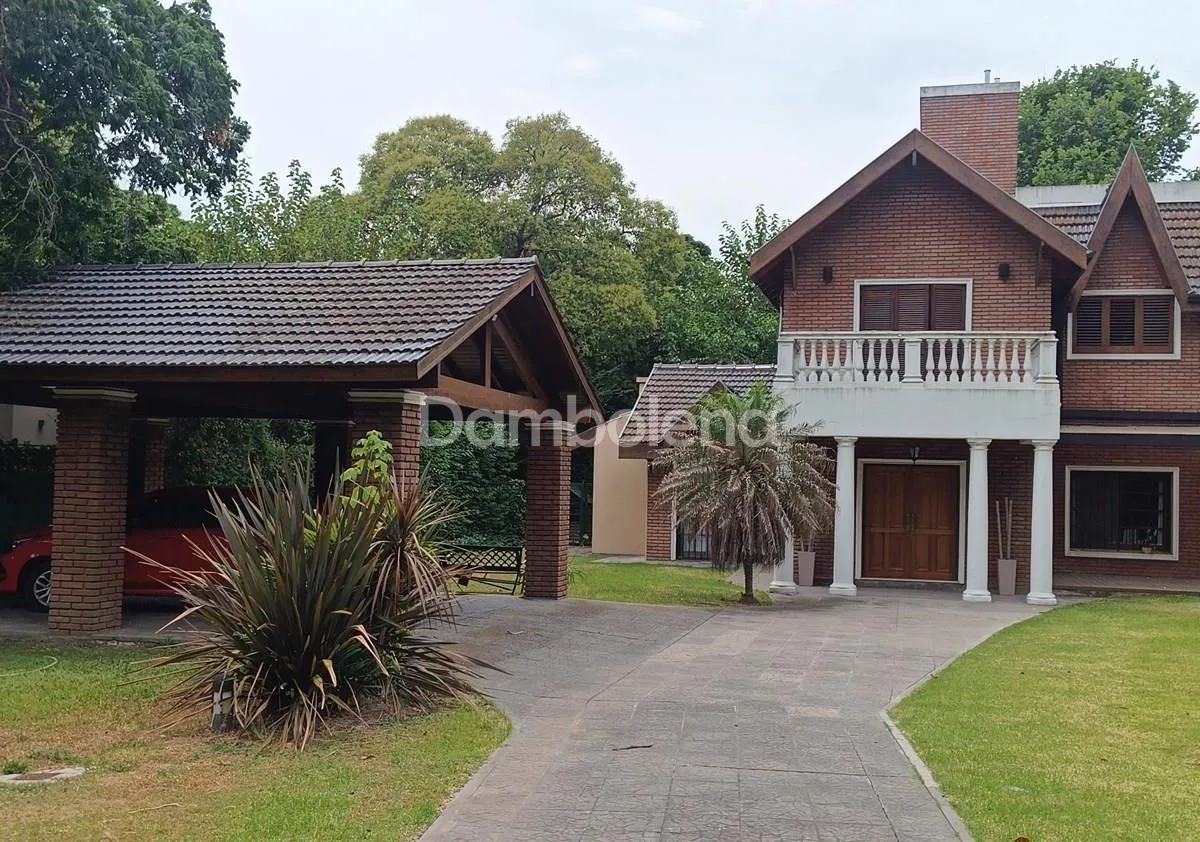 Chalé com 3 dormitórios no Parque Leloir (Ituzaingó)