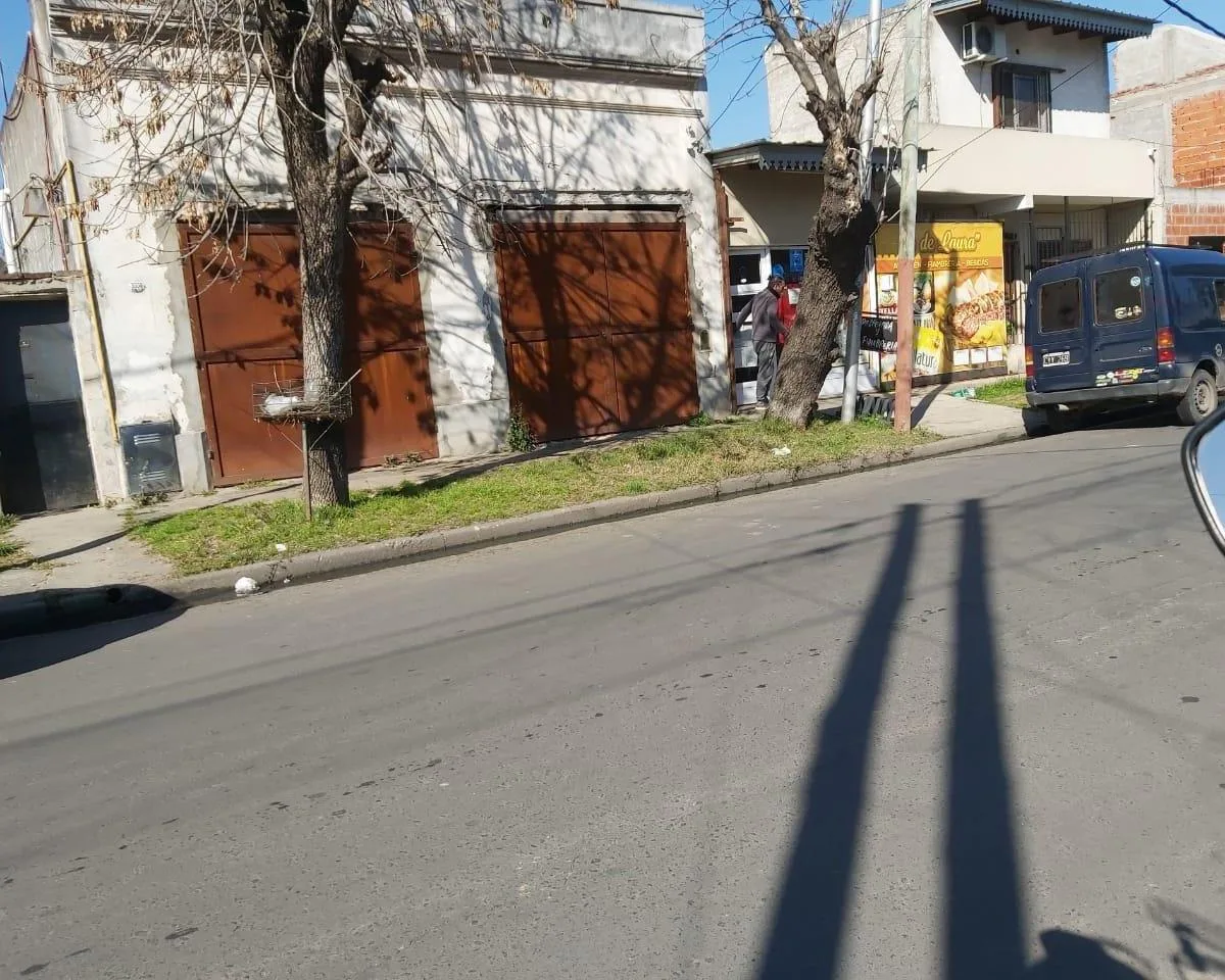 Casa com 2 dormitórios em Lanús