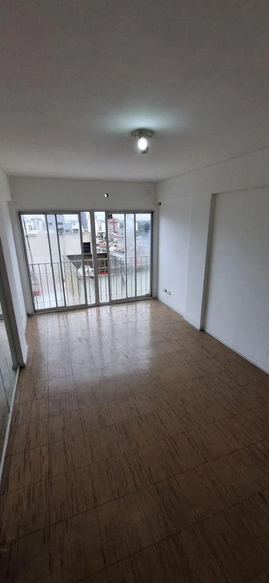 Apartamento de dois ambientes com 1 quarto em Lanús