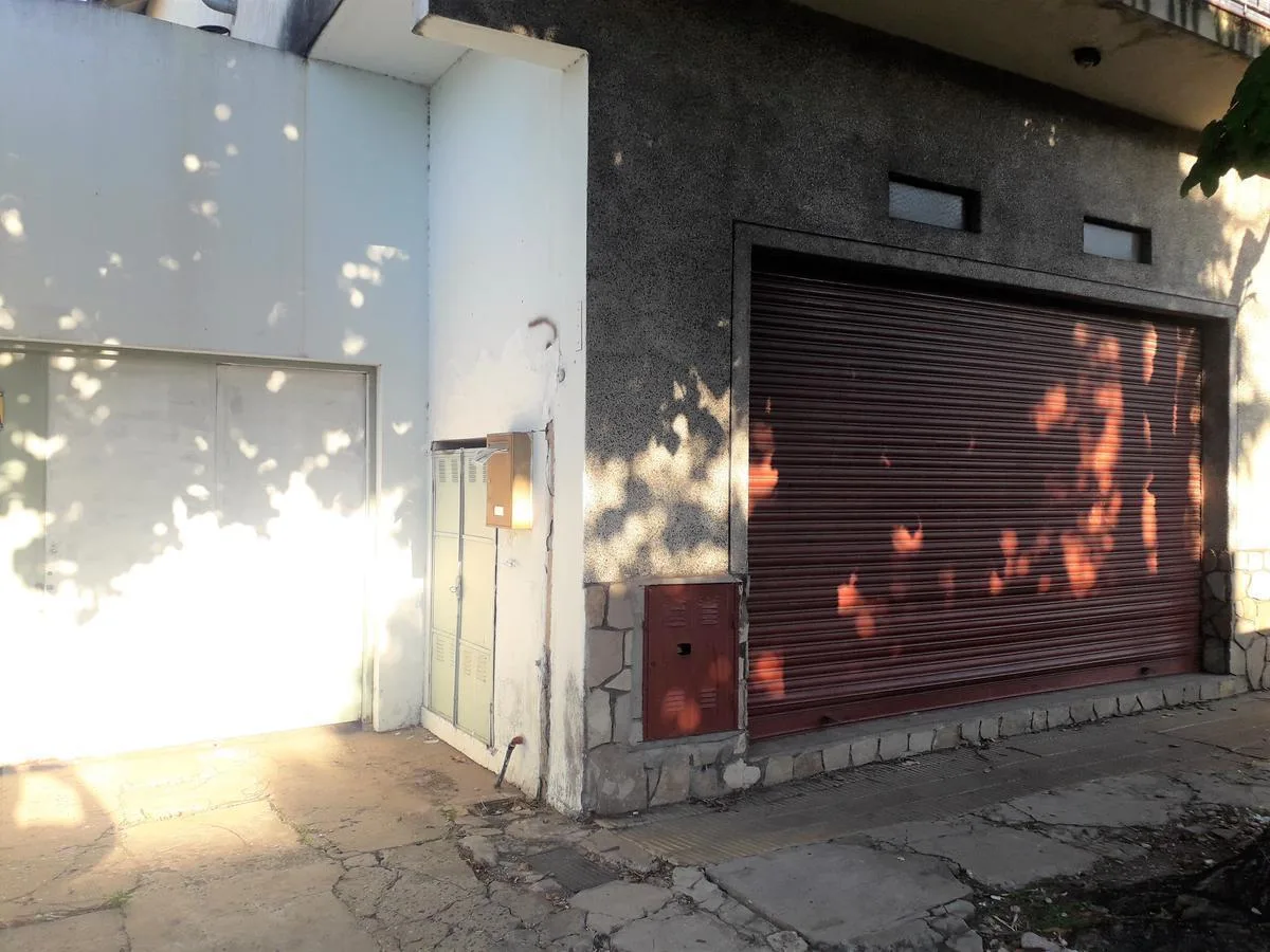Depósito com área de escritórios em Olivos