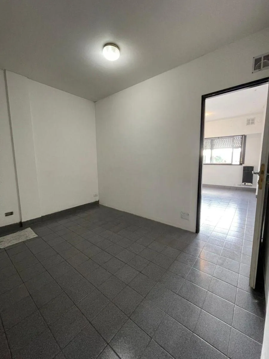 Front-facing studio apartment in Morón