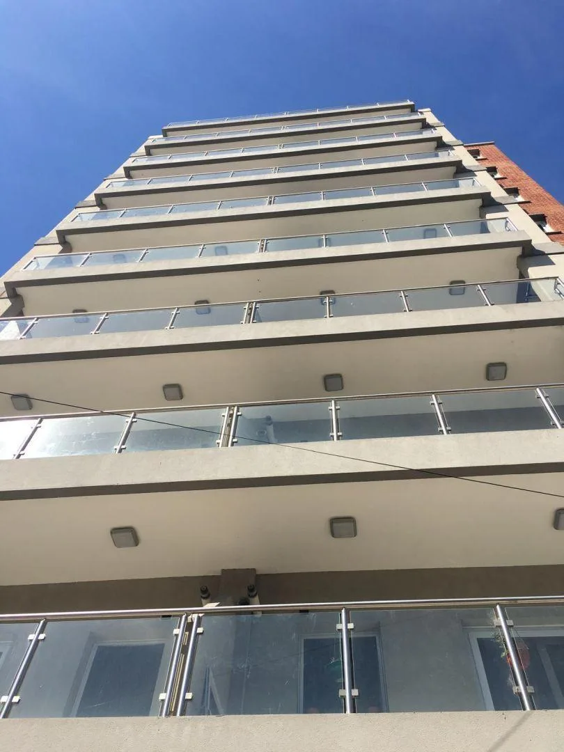 Двухкомнатная квартира с парковочным местом в Quilmes