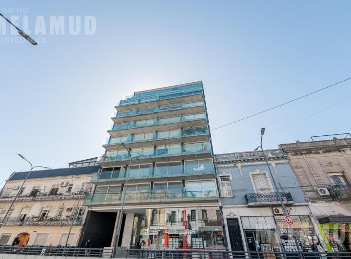 Kitnet de 1 ambiente em Colegiales com varanda e vaga de garagem fixa