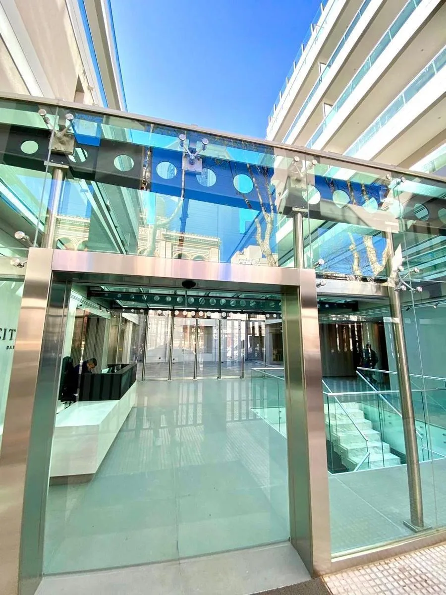 Kitnet com varanda de frente em Barracas