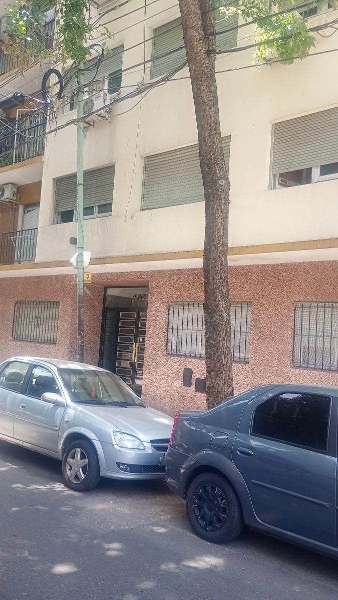 Dos Ambiente en Condarco 415 (Flores)