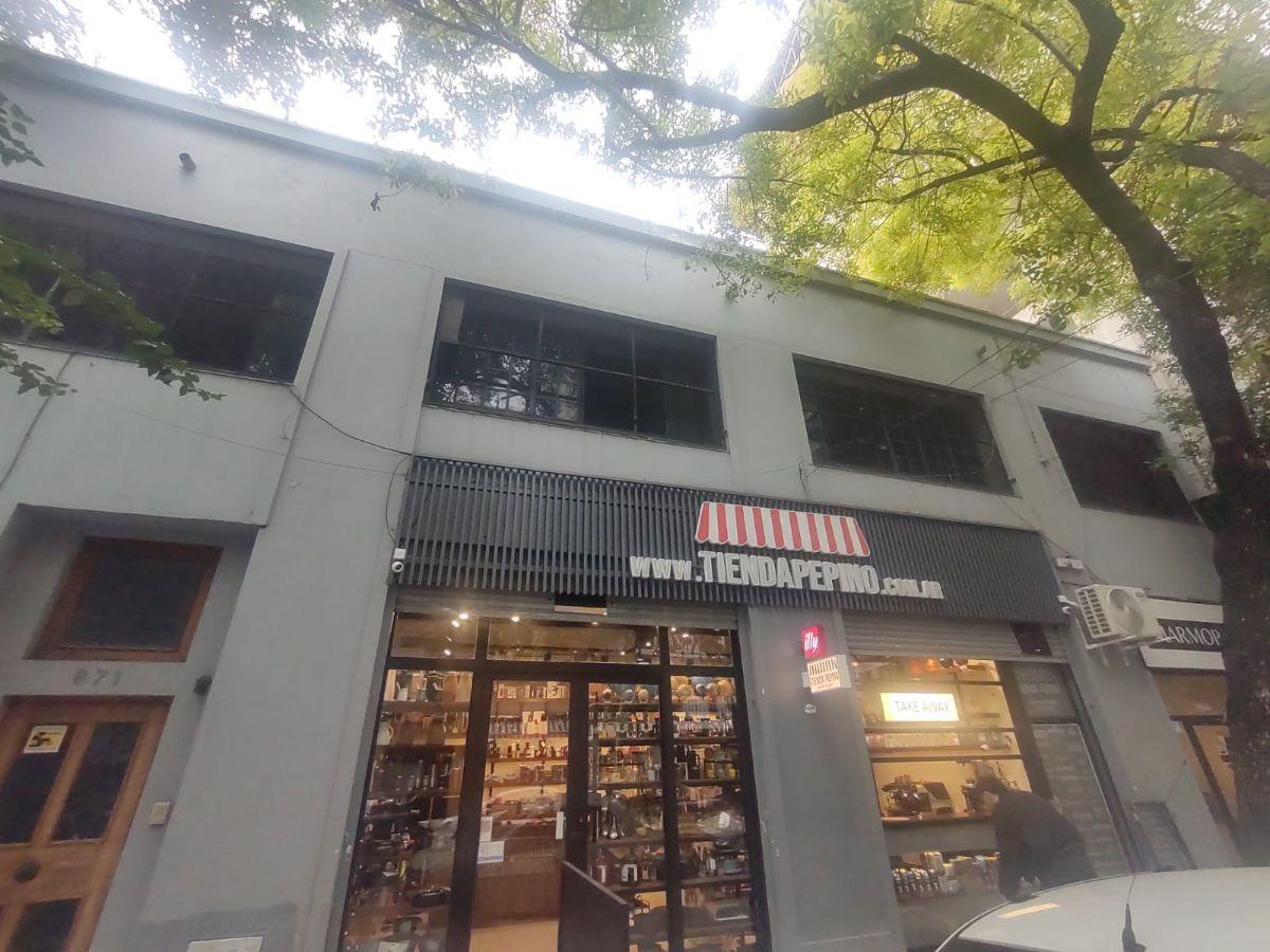 PH con local comercial y oficinas de 5 consultorios en Colegiales