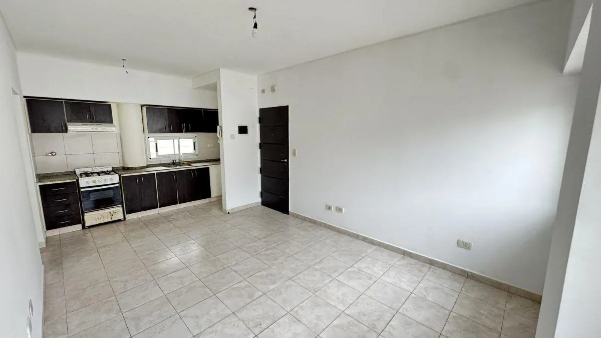 Apartamento de dois ambientes na rua em Lanús