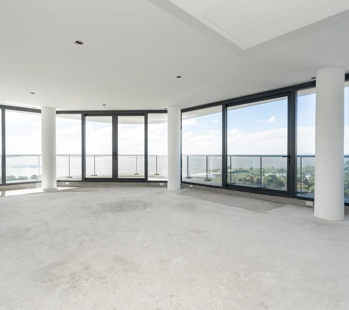 Apartamento de 3 dormitórios em La Lucila com vista para o rio