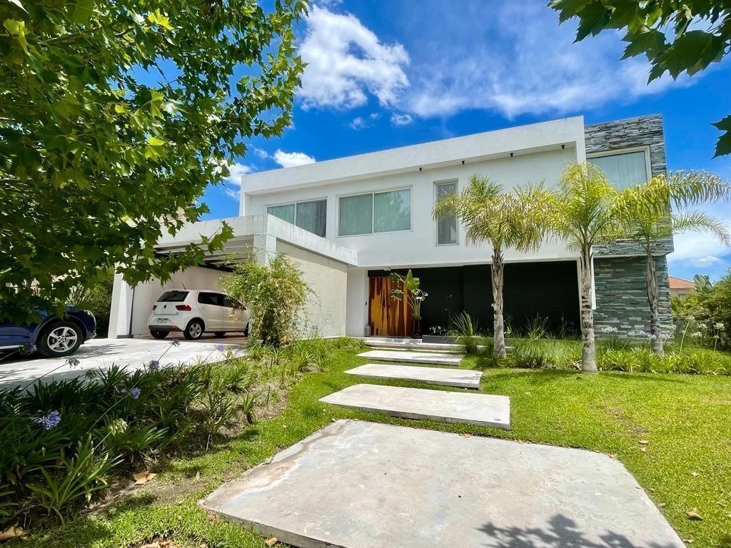 Furnished four-bedroom house in Los Castores, Nordelta Tigre