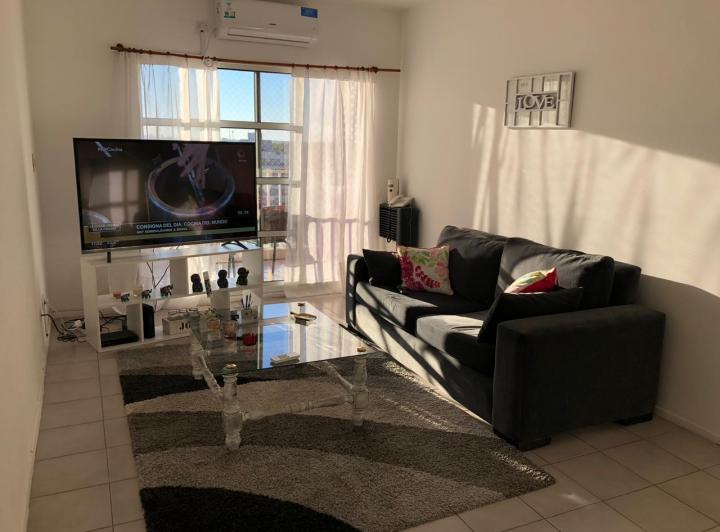 Apartamento de 2 ambientes com vaga de garagem em Beccar