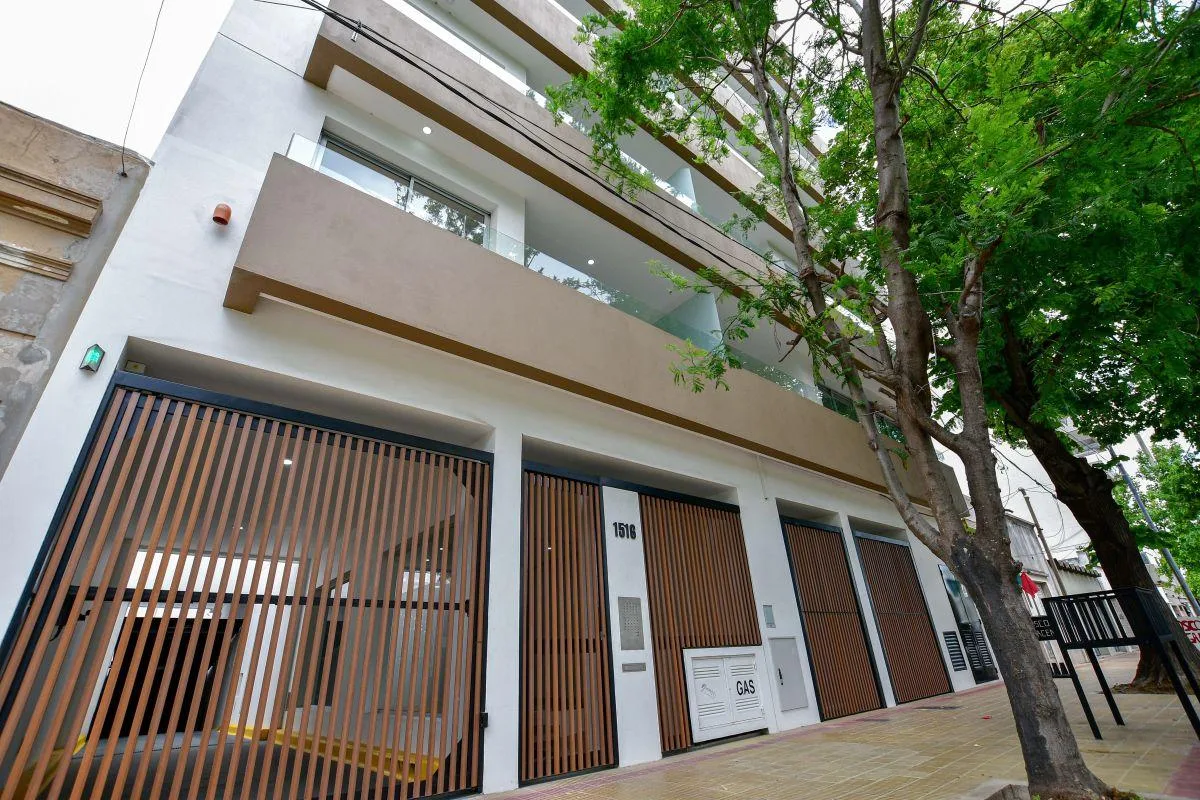 Studio apartment with balcony near Parque Castelli, La Plata