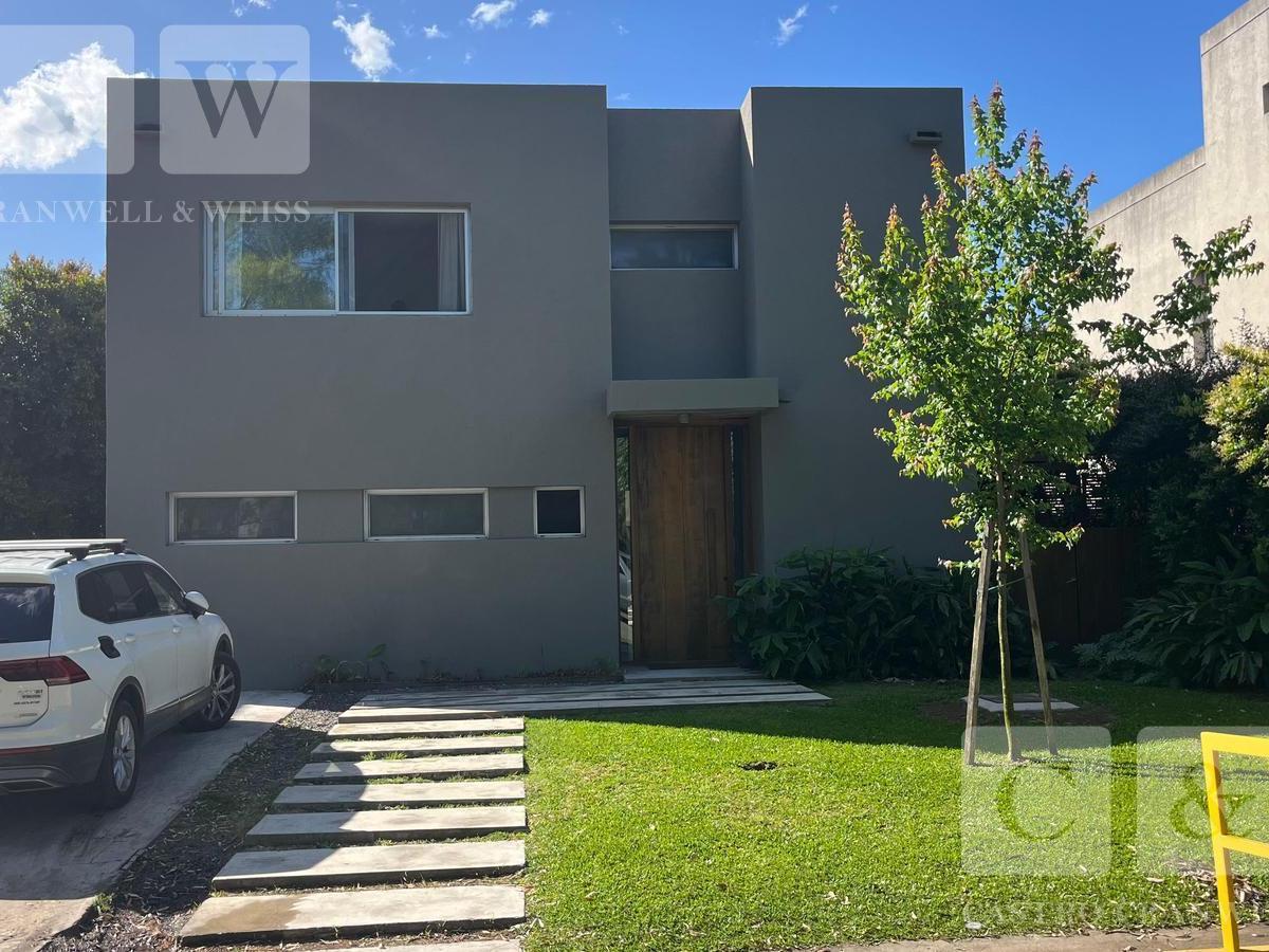 Casa de 3 dormitórios em San Fernando, Barrio Cerrado La Damasia