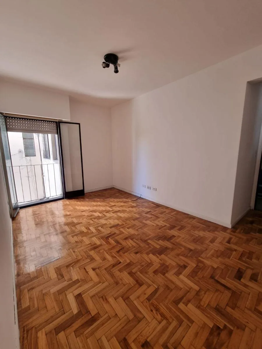 Departamento Dos Ambientes en Excelente Ubicacion. Impecable Estado
