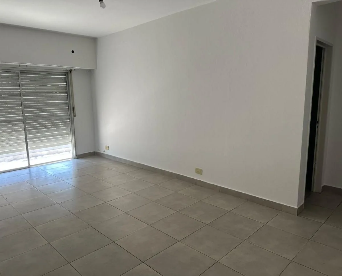 Apartamento de dois ambientes no 1º andar em Tres de Febrero