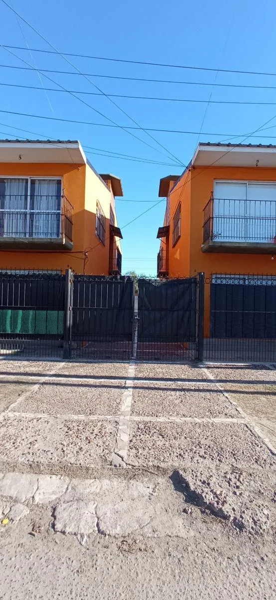 Alquiler de Dos Ambientes con Estacionamiento en Berazategui