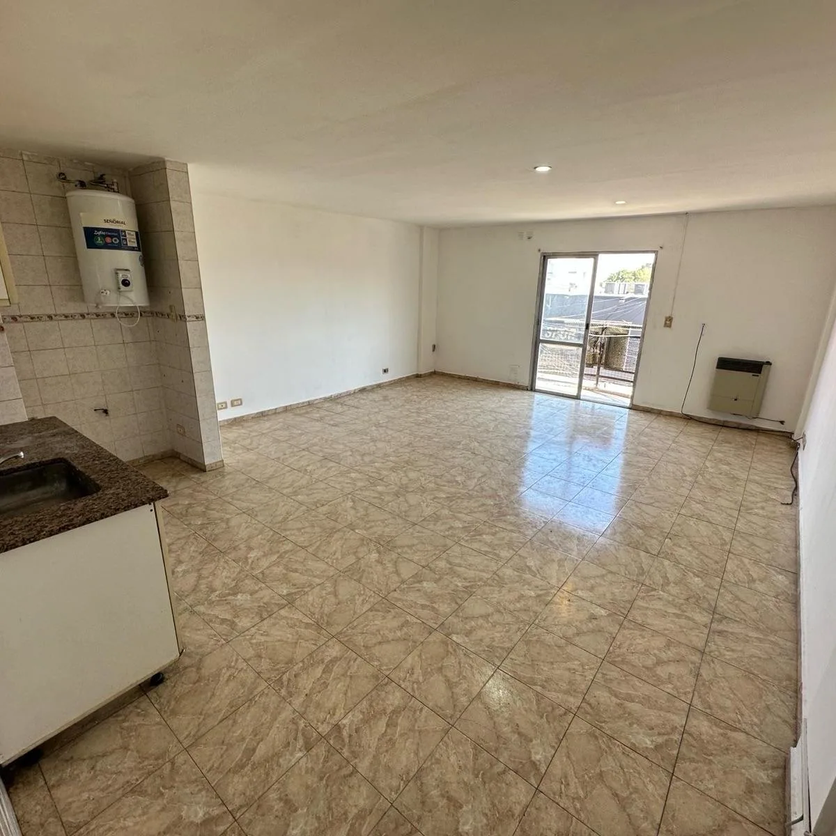 Kitnet no centro de Moreno para aluguel