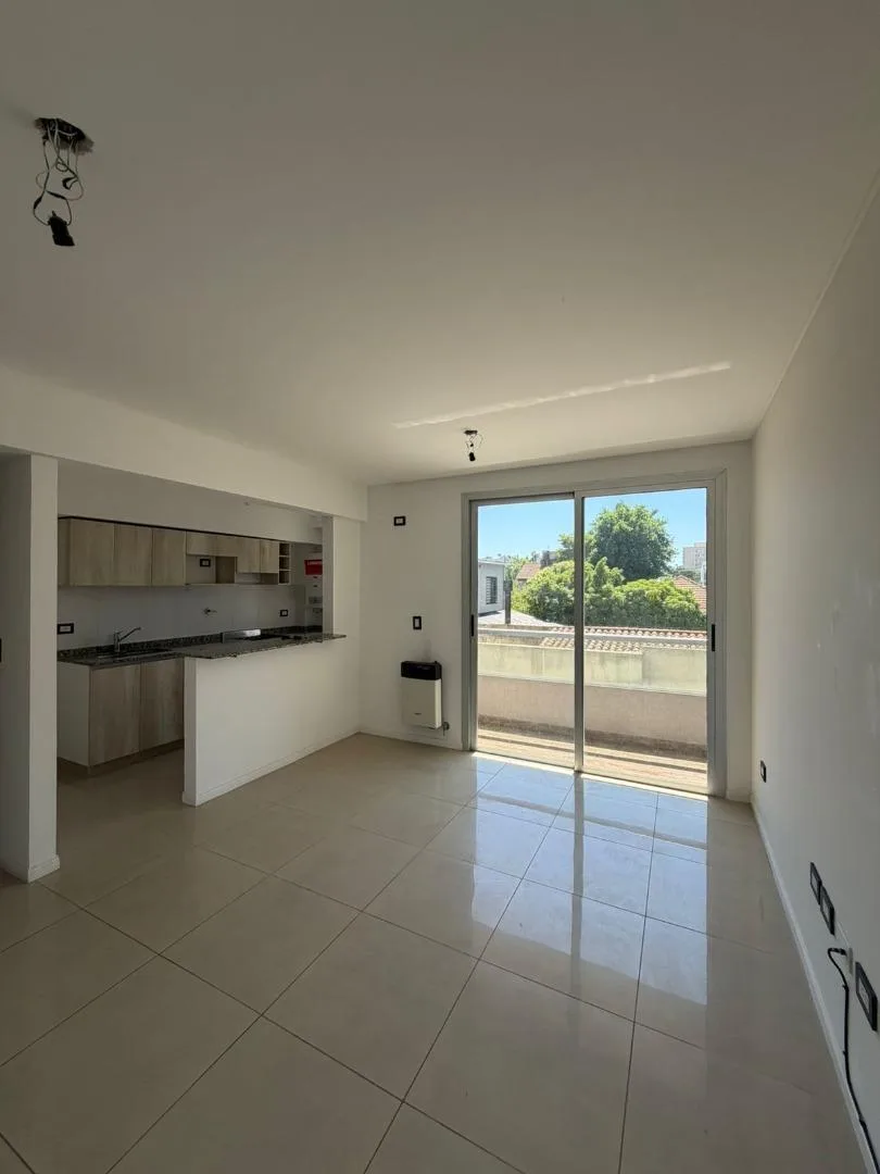 Apartamento de dois ambientes com 1 quarto no centro de Ituzaingó