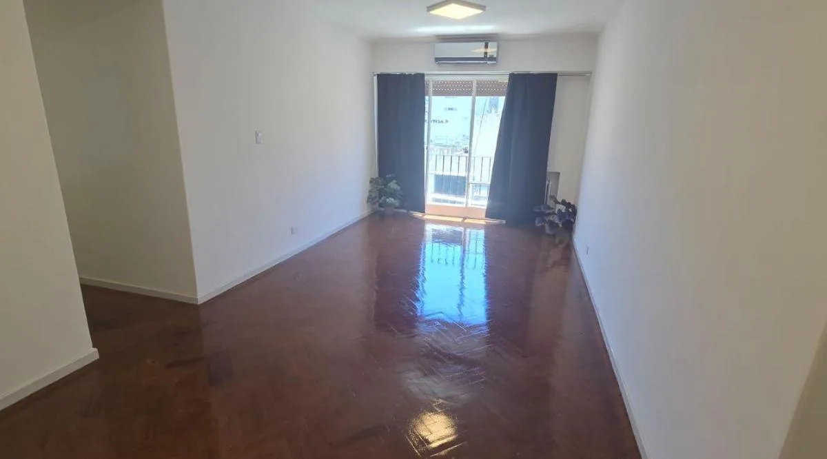 Departamento de 3 ambientes con dependencia en Balvanera