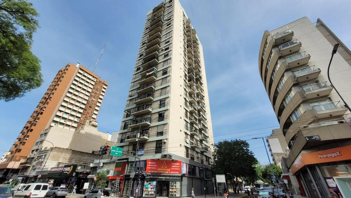 Apartamento de dois ambientes com varanda e vista panorâmica em Liniers