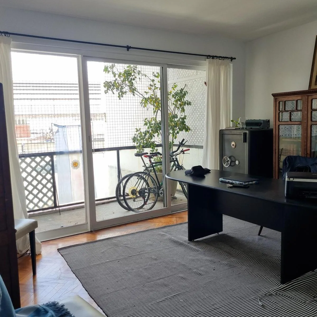 Departamento de 2 ambientes con balcón al frente en Retiro