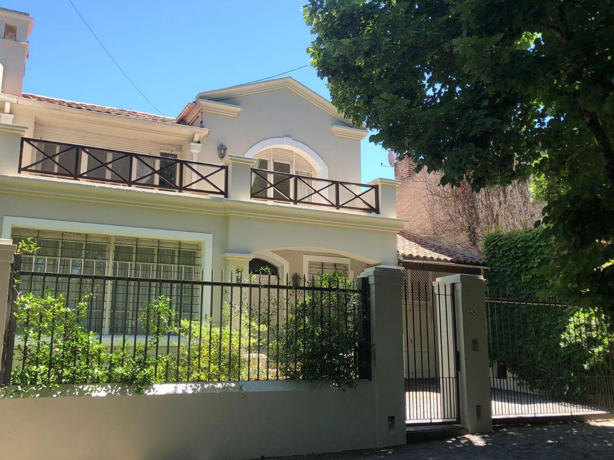 Modern four-bedroom house in Martínez