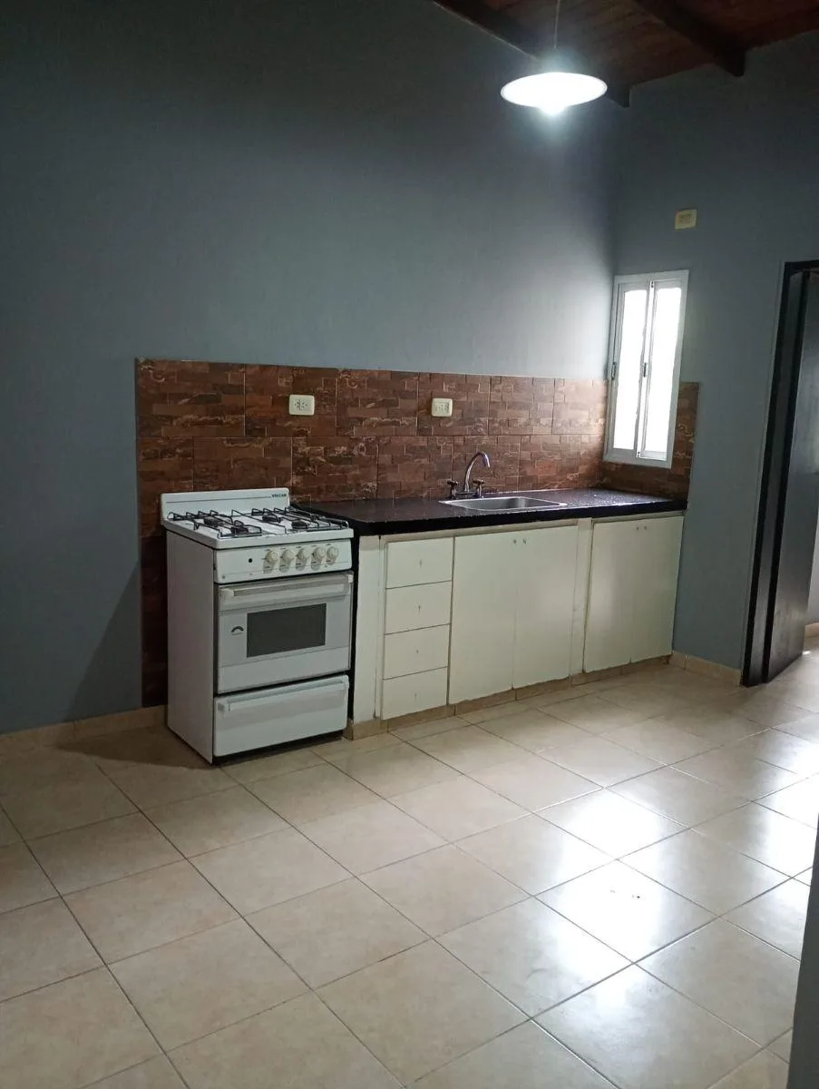 Departamento con 1 dormitorio en alquiler en Isidro Casanova