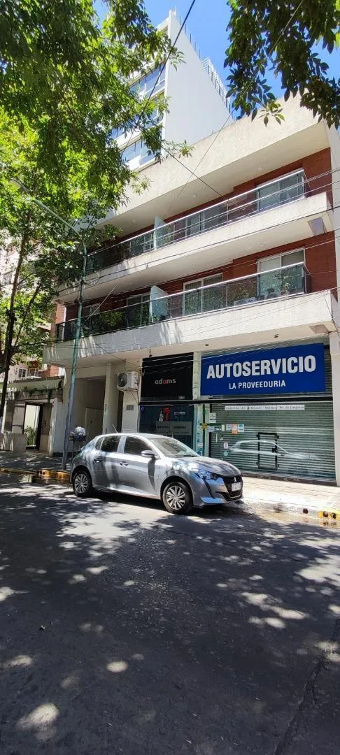 Alquiler. Amplio Depto de 3 Amb. con Cochera!