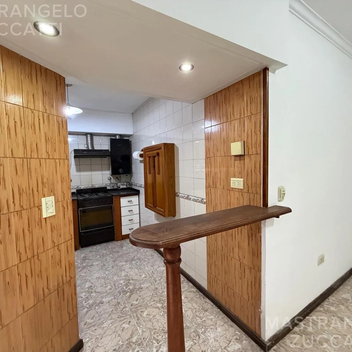 Apartamento de 3 ambientes no térreo em Lanús Oeste