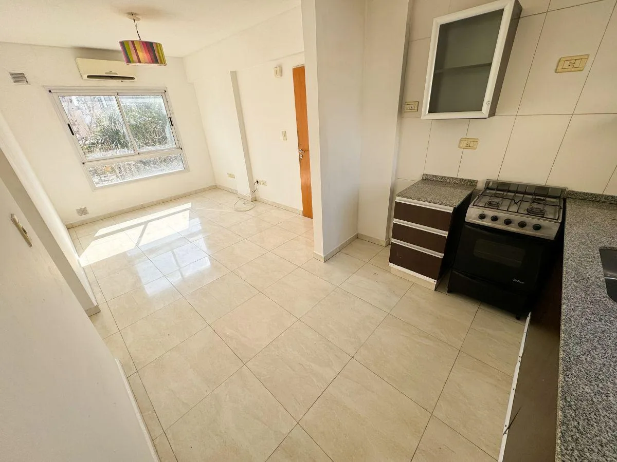 Квартира с 2 спальнями на улицу в Lanús Estе