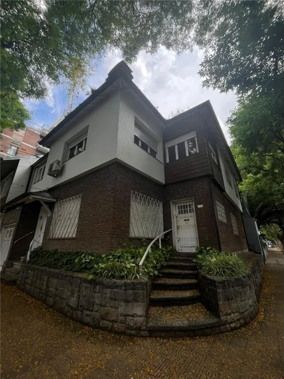 Commercial house in Olivos near Av. Maipú