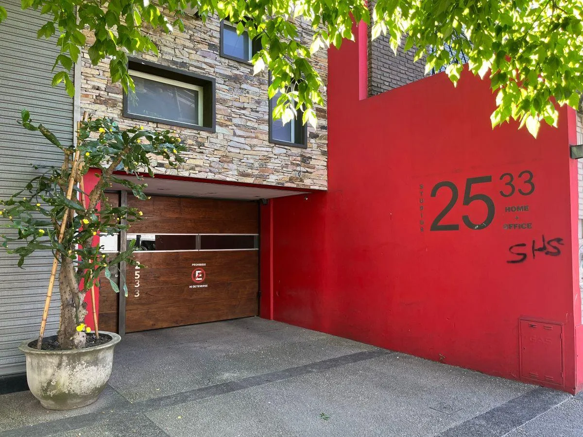 Triplex de 2 ambientes con cochera en Castelar Norte