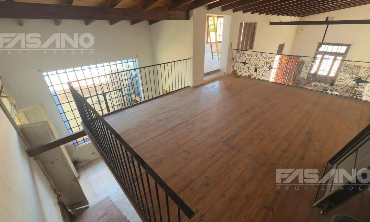 Дом на 7 спален в General San Martín