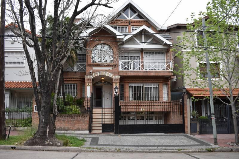 Five-bedroom house for rent in Martínez