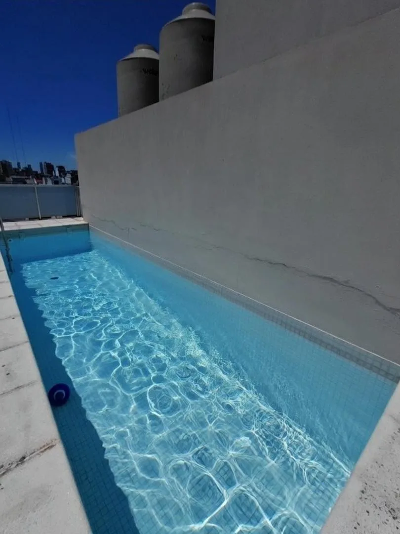 Departamento monoambiente amoblado con balcón y pileta en Belgrano