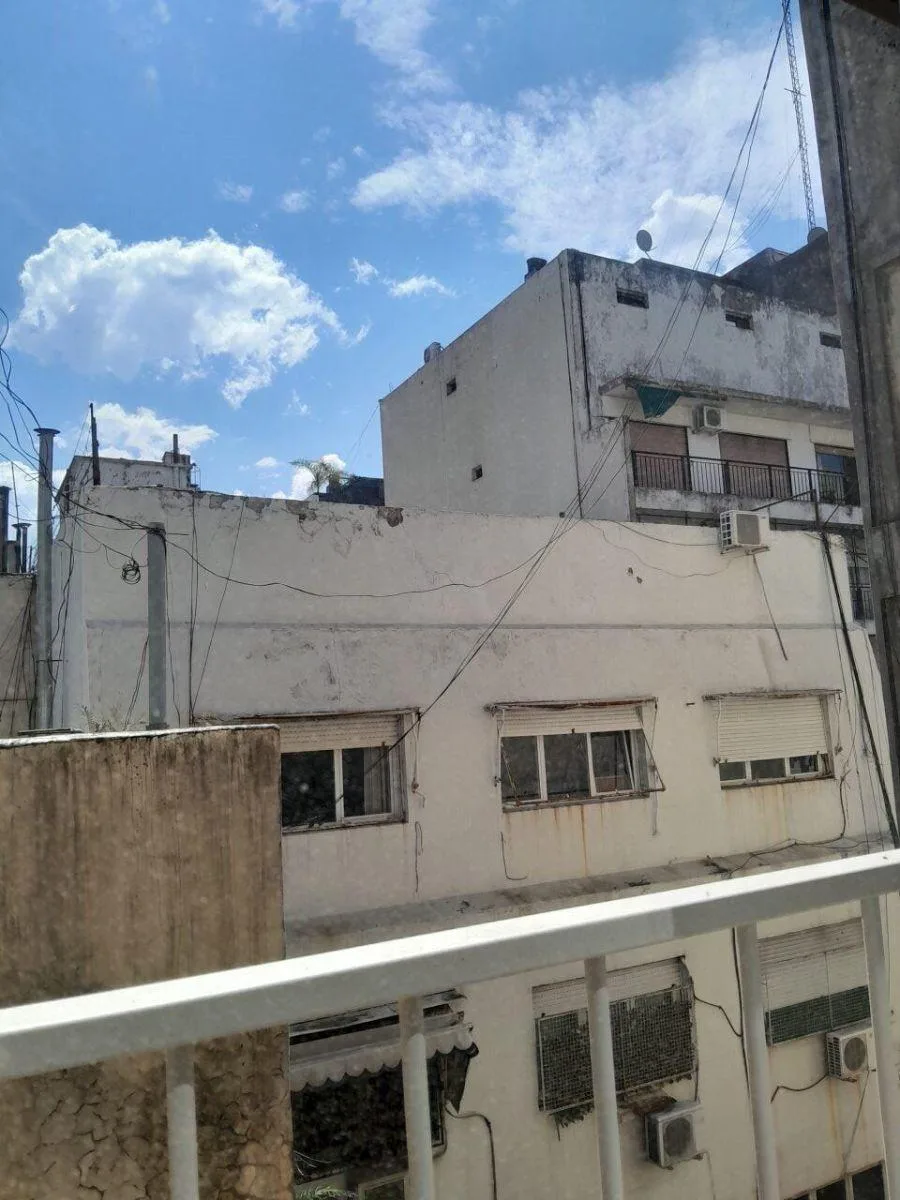Departamento de 2 ambientes contrafrente en Retiro