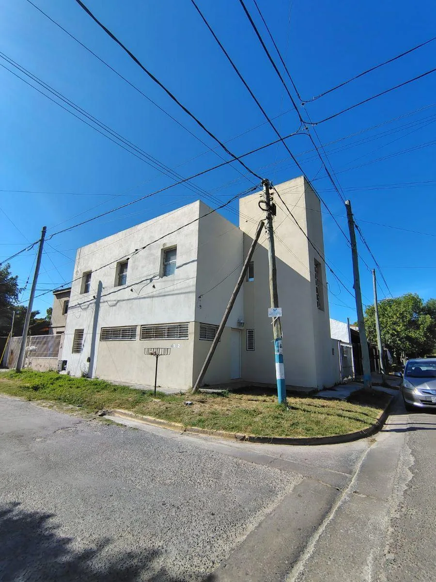 Casa com 3 dormitórios para alugar em La Plata