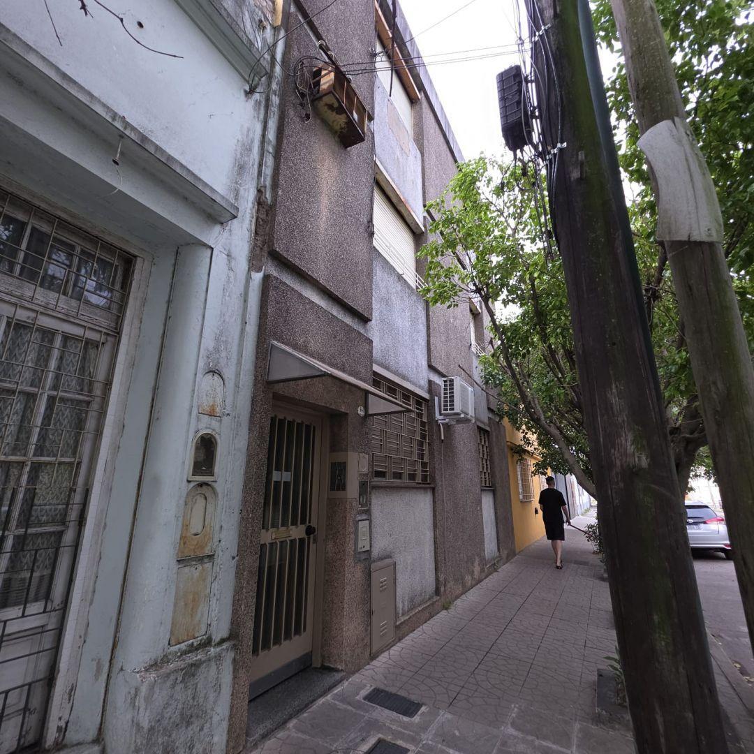 PH de três ambientes com 2 dormitórios em Lanús