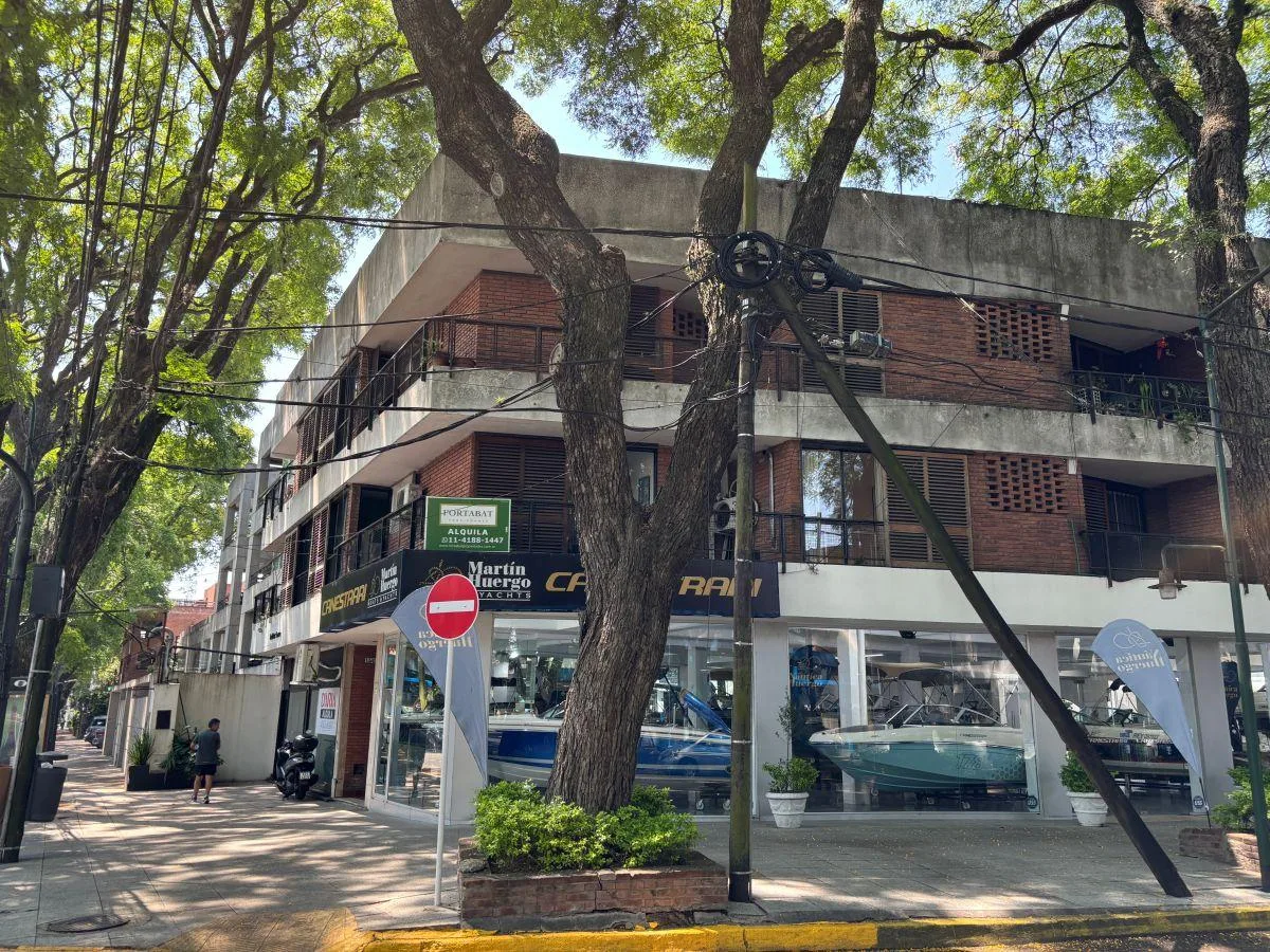 Apartamento de dois ambientes em esquina em Acassuso