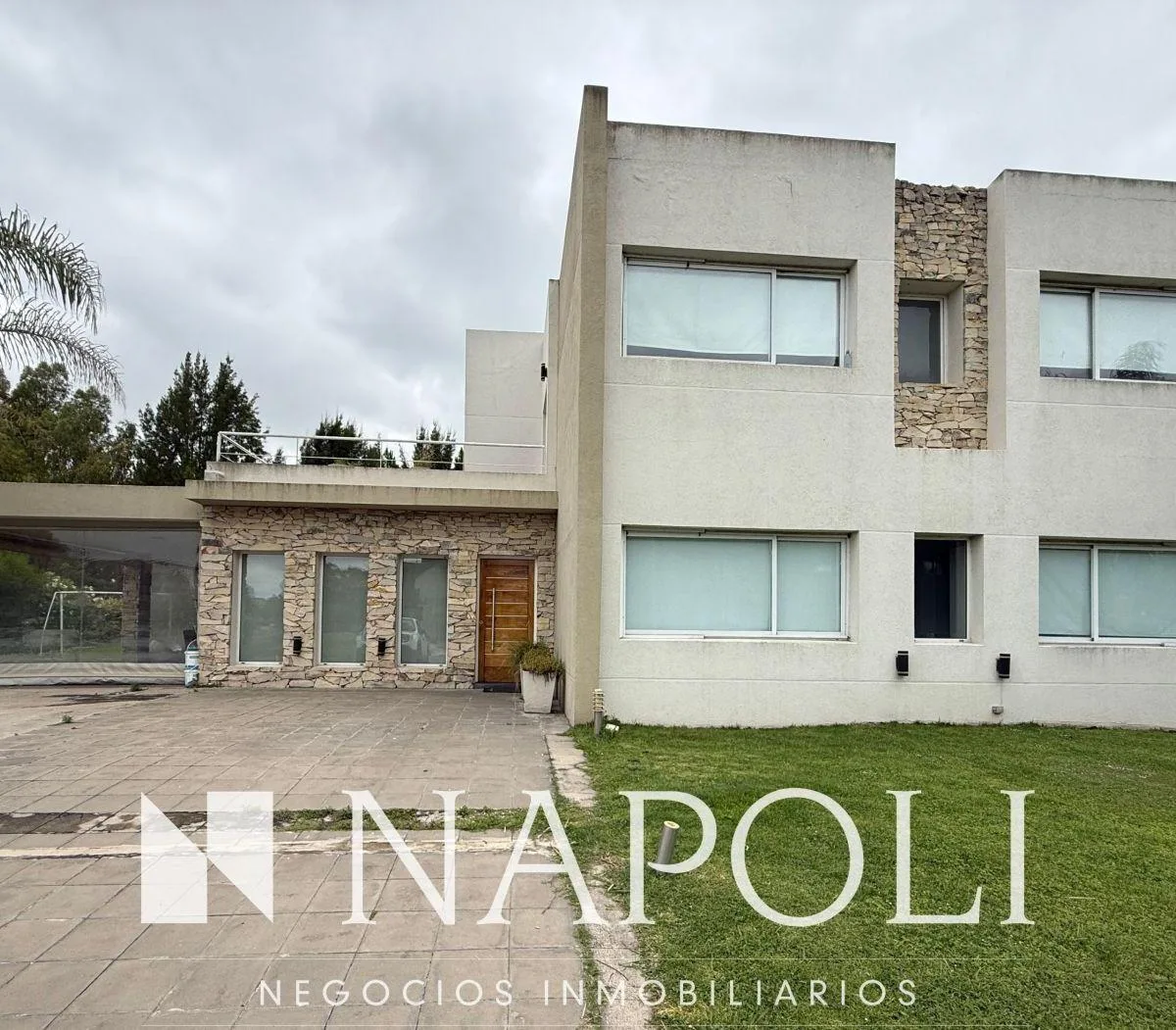 Four-bedroom house in Malibú, Canning
