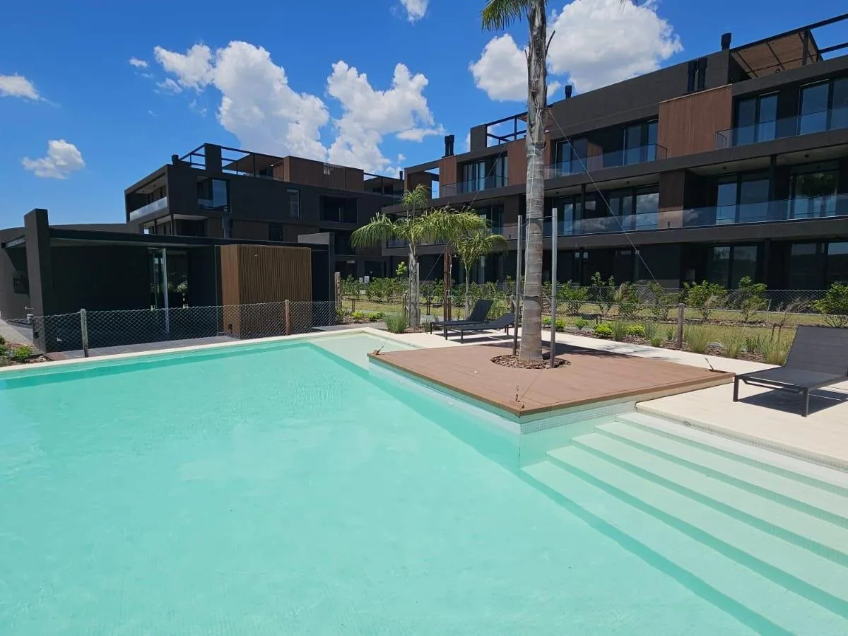 Apartamento de dois ambientes com vaga de garagem em Nordelta (Tigre)