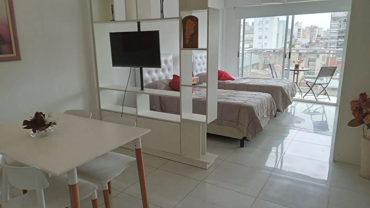 Monoambiente amoblado con balcón
